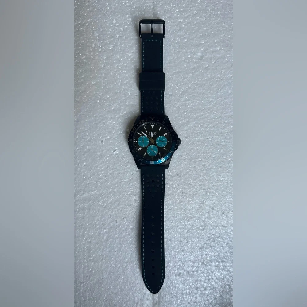 RARE Guess Men’s‎ Quartz Silicone Strap Black Dial 44mm Watch W1108G5